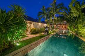 Villa Teman - Luxury 4BR Villa in Central Seminyak - HUGE POOL